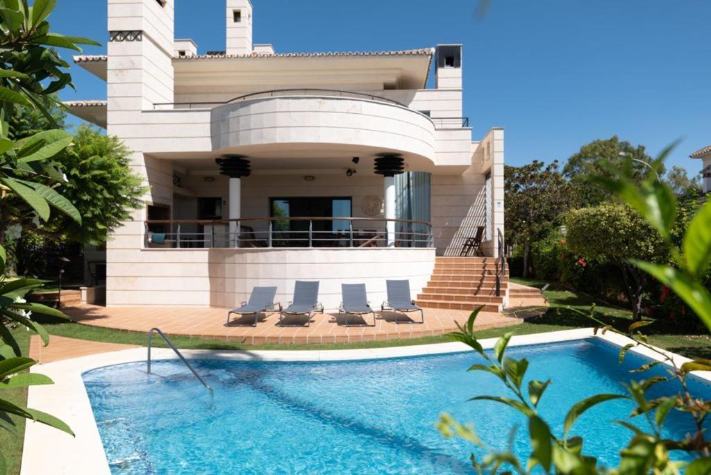 Beachside Villa In Puerto Marina, Benalmadena Exterior photo